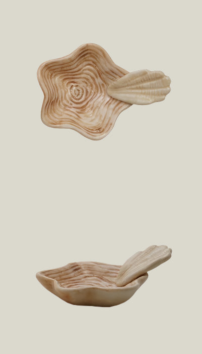 Stoneware Shell Dish with Handle