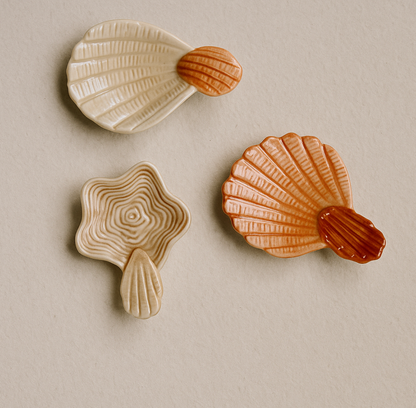 Stoneware Shell Dish with Handle