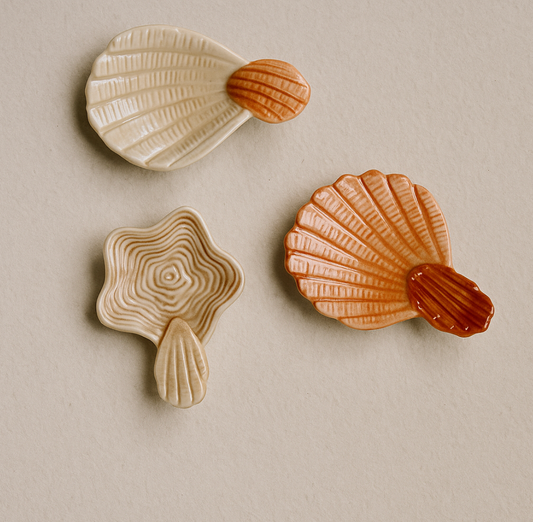 Stoneware Shell Dish with Handle