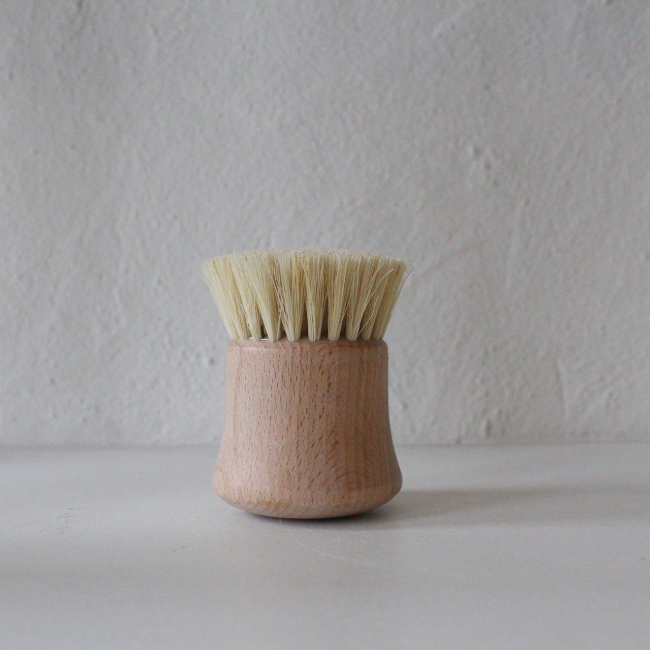 Short Round Wood Brush